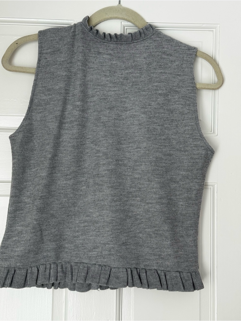 ZARA Gray Ribbed Ruffle Button Front Sleeveless Top - Picture 3 of 4